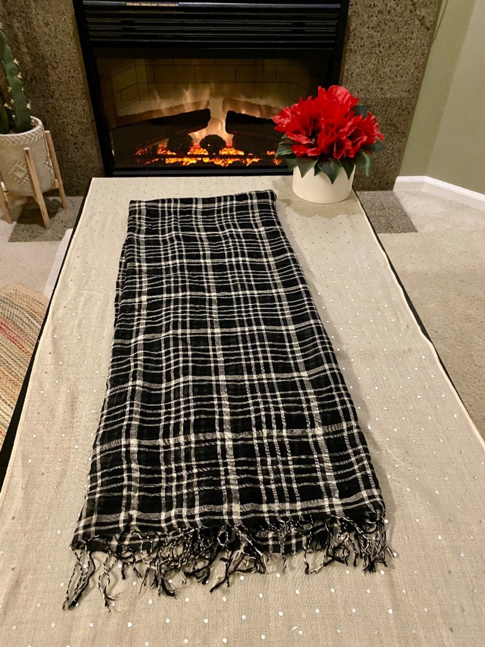 Women’s Lightweight White/Black Scarf